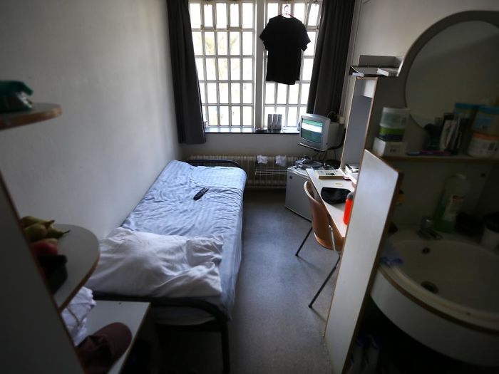 Image Source : www.boredpanda.com/world-prison-cells-prisoners/