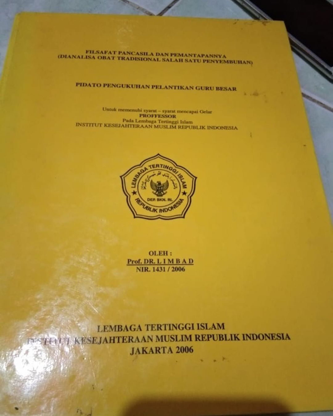 cover depan thesis yang dibuat Master Limbad/Instagram: limbadindonesia