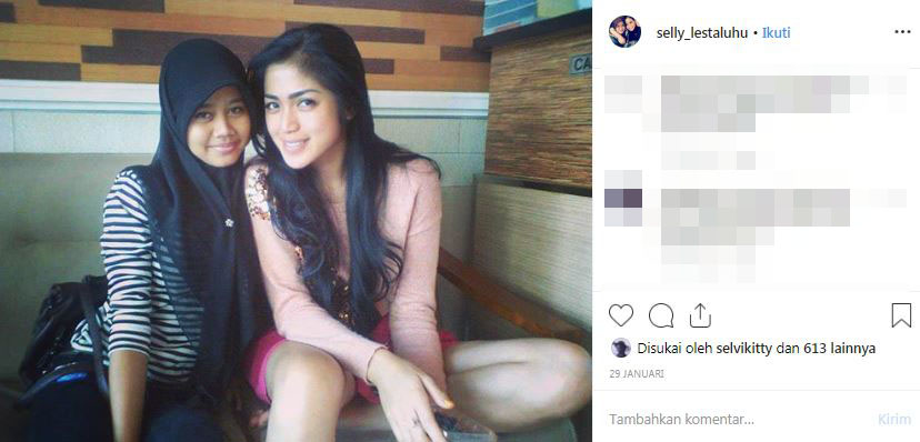 5 Potret kedekatan Jessica Iskandar & asistennya, pernah diumrohkan