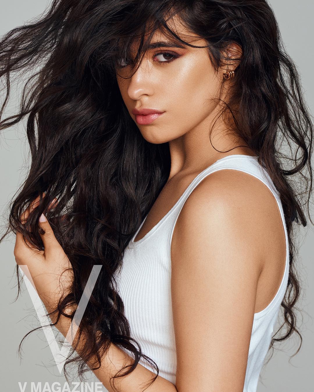 Rilis single Senorita, Shawn Mendes dan Camila Cabello berpose mesra