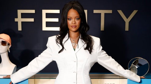 Ingin fokus rekaman, Rihanna sewa pulau pribadi