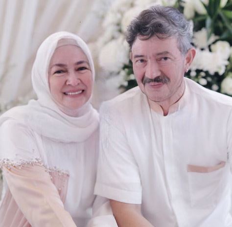 7 Pasangan artis ini ikut meramaikan Age Challenge, romantis banget