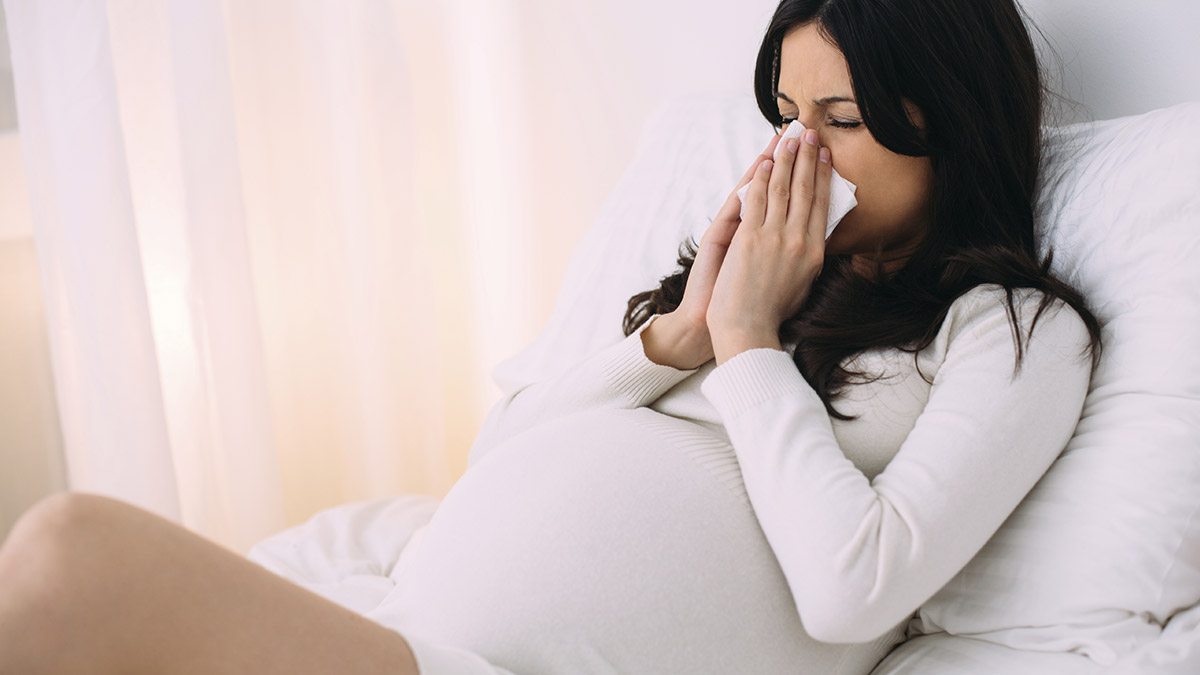 Begini cara mengatasi dan mencegah batuk pada saat hamil