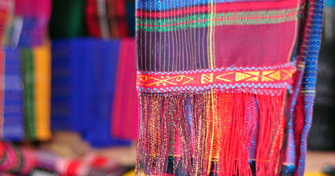 Bernilai seni tinggi 9 jenis kain asli Indonesia ini 