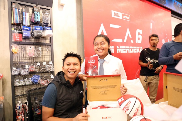 Pembeli rela antre sembilan jam demi dapatkan AZA 6