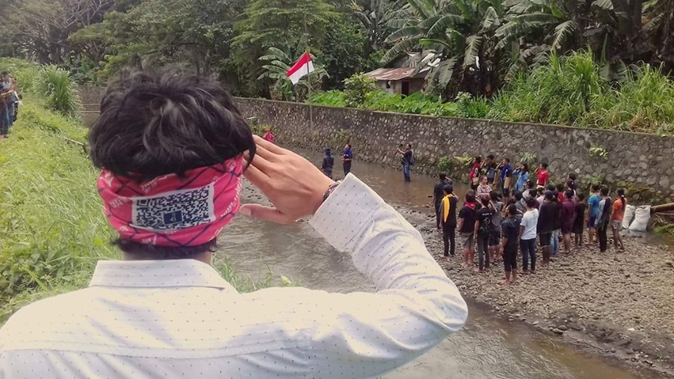 Upacara Kenaikkan Bendera Merah Putih yang dilakukan di Sungai Girian dalam rangka HUT ke-74 RI. (graceywakary)
