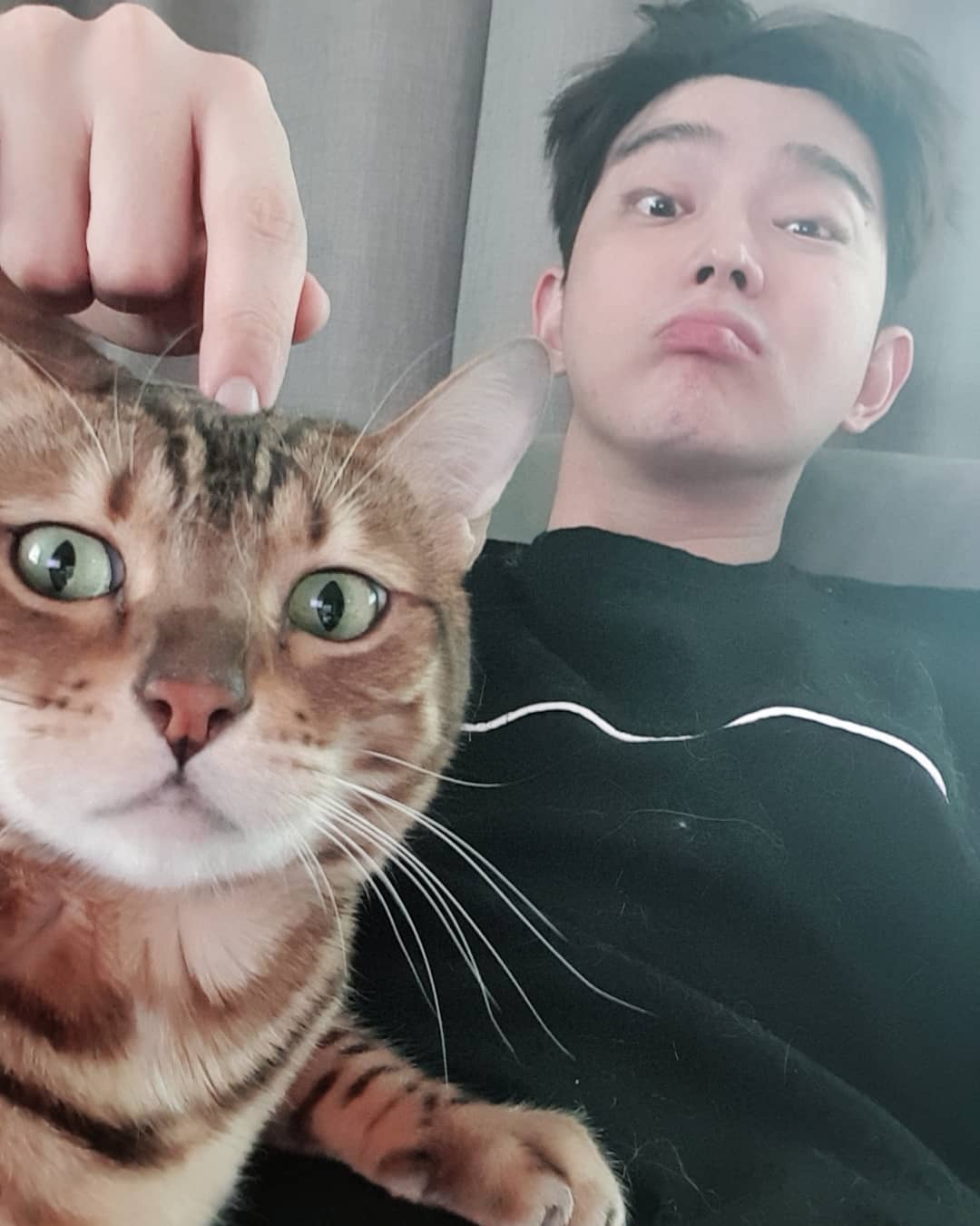 YunKyungSang  with his cat