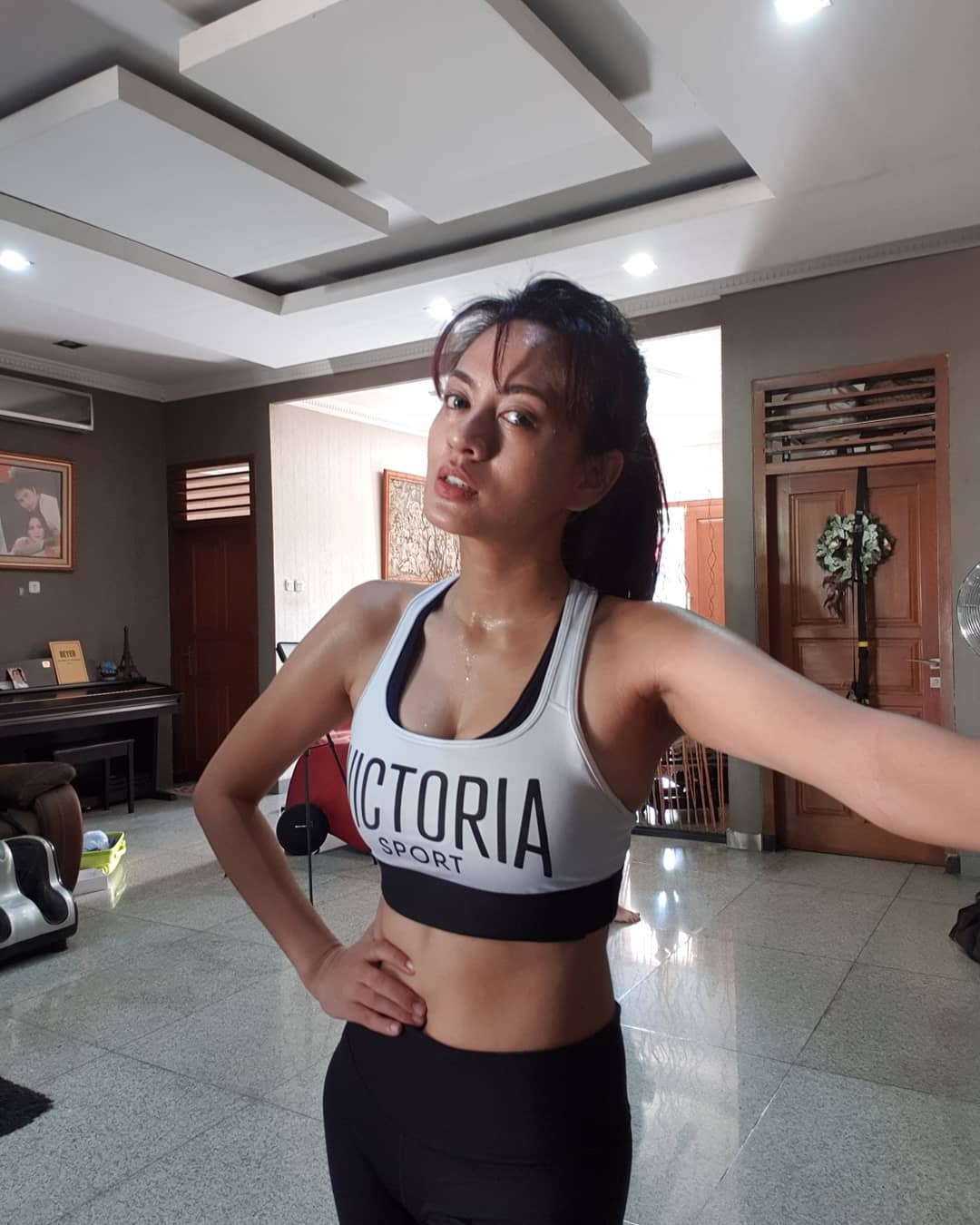 Rajin olahraga dan bergaya hidup sehat, 12 artis ini punya body goals