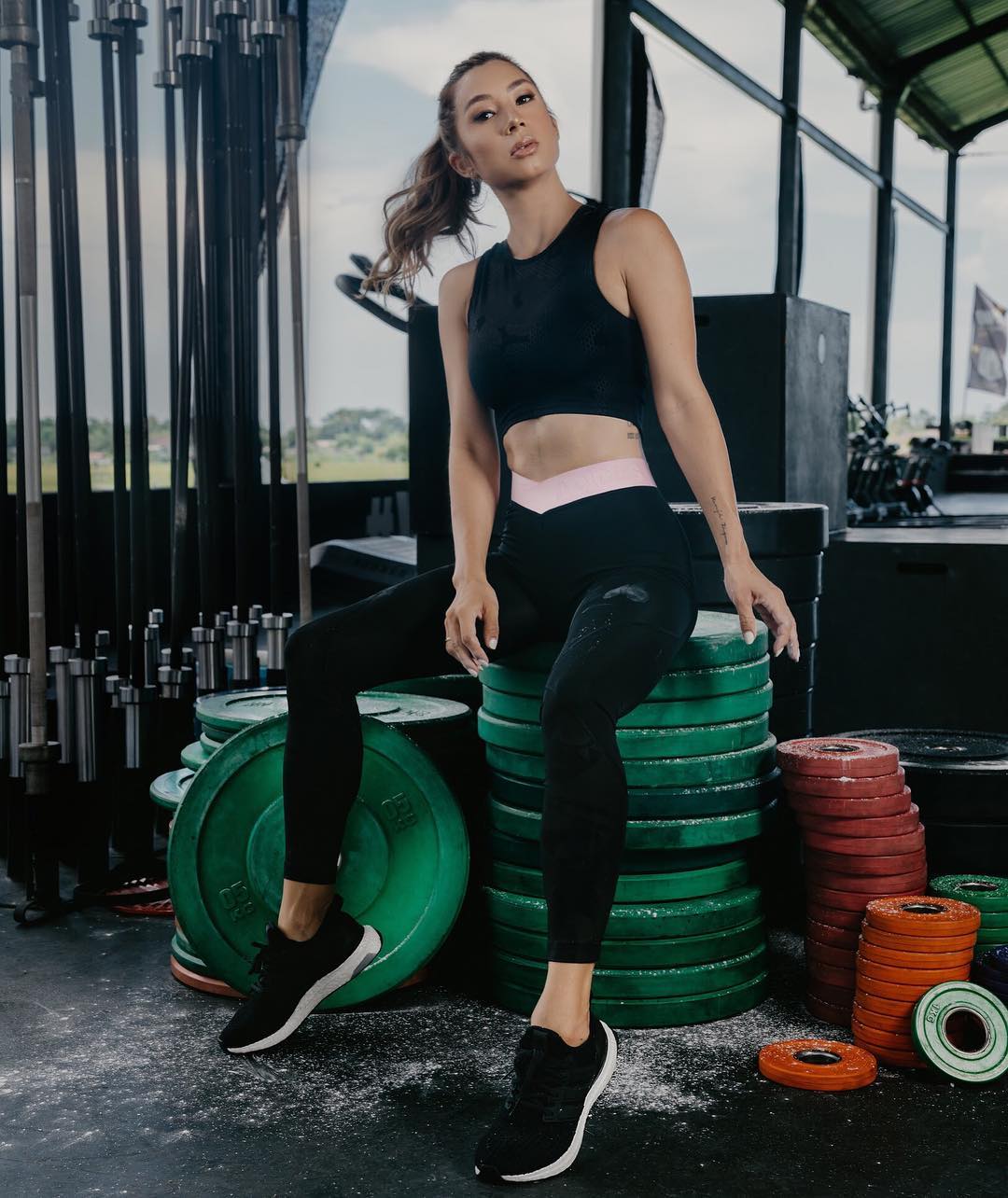 Rajin olahraga dan bergaya hidup sehat, 12 artis ini punya body goals