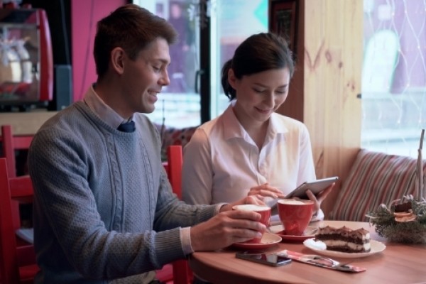 Buat pria, perhatikan 9 hal ini saat memulai hubungan melalui chat