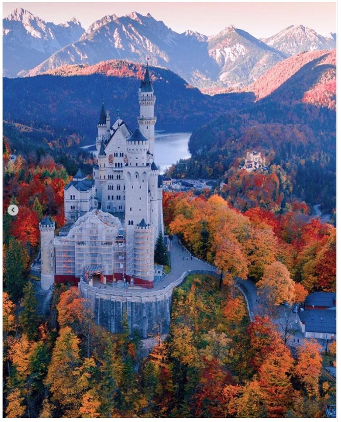 5 Kastil megah di Eropa ini bagaikan di negeri dongeng