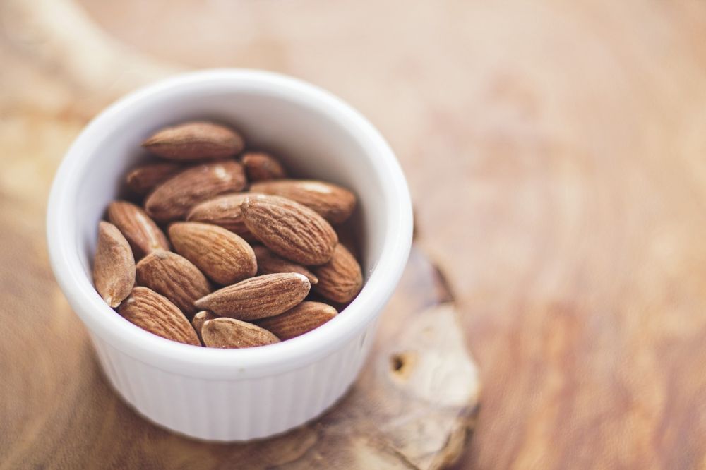 almond Gambar oleh Free-Photos dari Pixabay almond Gambar oleh Free-Photos dari Pixabay