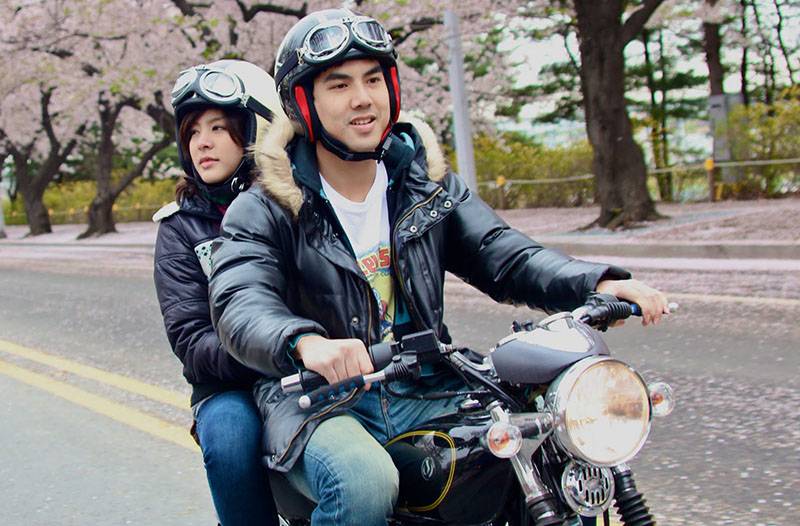 Tebak karakter pasangan melalui 5 sikapnya saat naik motor ini yuk