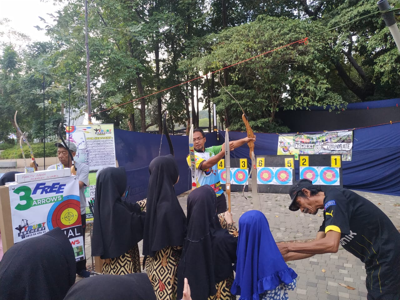 Kegiatan panahan, salah satu kegiatan luar ruangan yang diminati para pengunjung di ISEE FEST 2019
