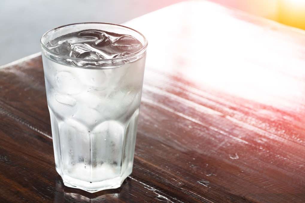 Punya banyak manfaat, ini 7 tips agar rajin minum air putih