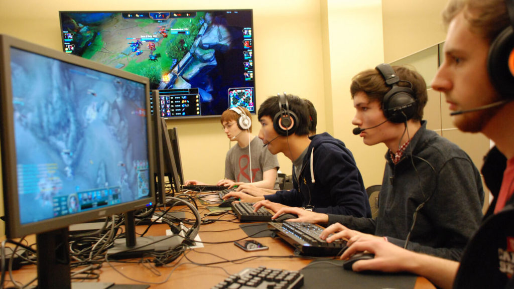 Tak harus kerja kantoran, ini 5 tips jadi kaya dengan main game online