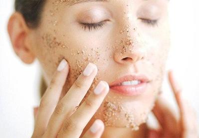 4 Tips agar kulit tidak belang saat beraktivitas di luar ruangan
