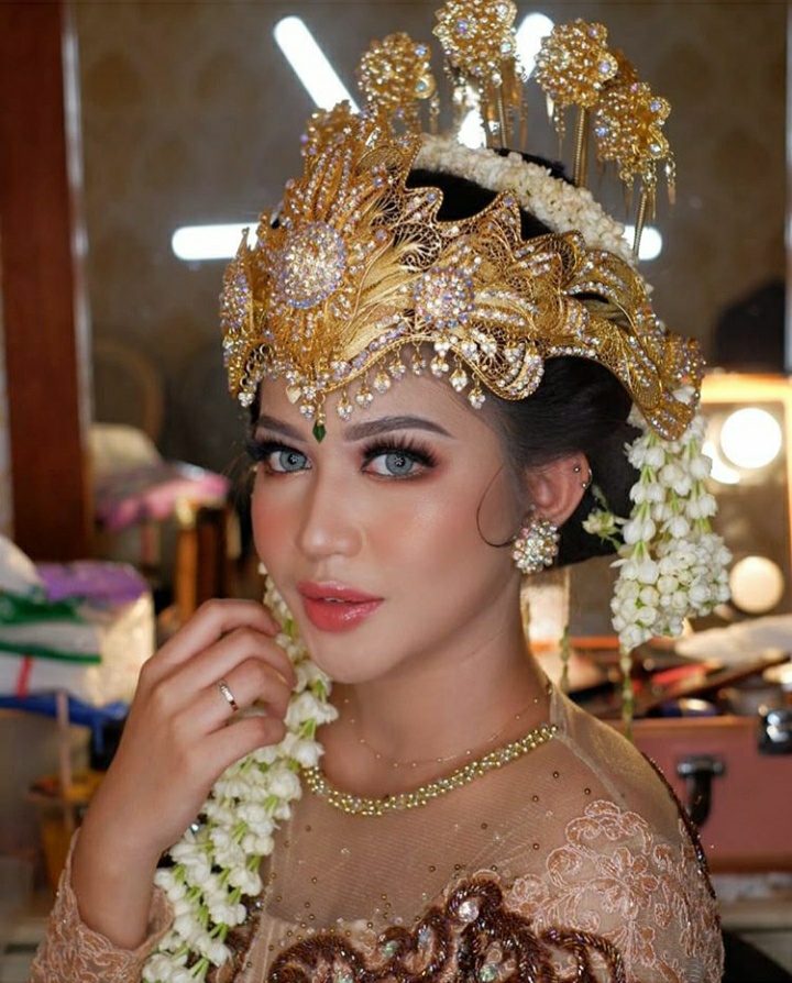 Gelar tasyakuran 7 bulan kehamilan, ini potret Young Lex dan istri