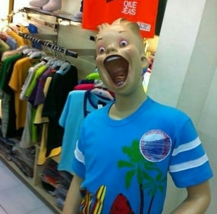 8 Potret kocak manekin di mall ini bikin geleng-geleng kepala