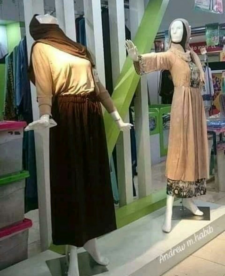 8 Potret kocak manekin di mall ini bikin geleng-geleng kepala