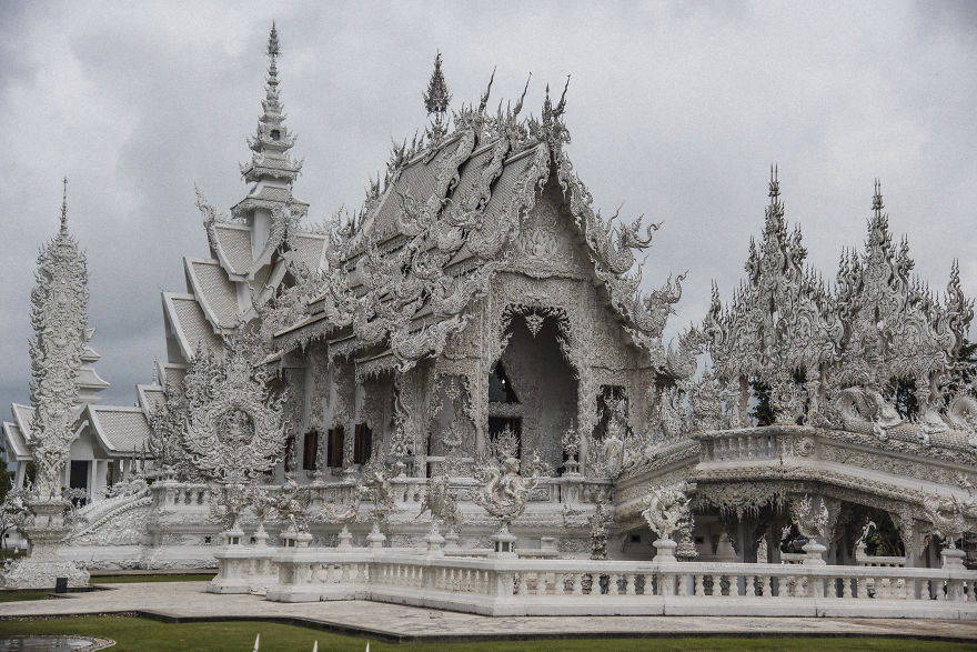 Source Image : www.boredpanda.com/wat-rong-khun-temple-photography-alex-kovacheva/