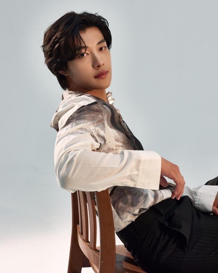 6 Idol Korsel ini sukses bikin fans histeris dengan rambut panjangnya