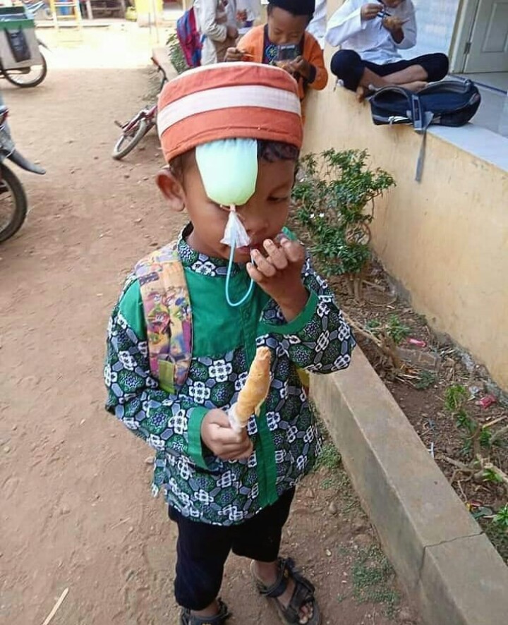 10 Potret kelakuan kocak anak-anak ini gemesin banget