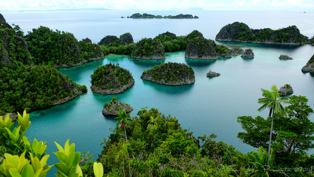 Kepulauan wayag Raja Ampat adalah surga paling cantik yang tersembunyi di Indonesia yang wajib di kunjungi.