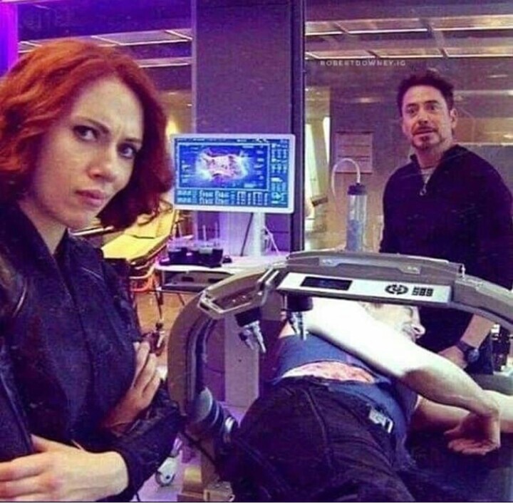 12 Momen lucu pemeran superhero Marvel di balik layar, seru abis