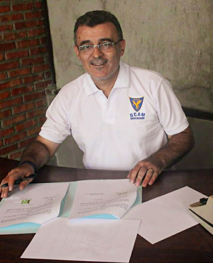 Carlos Varon Bule Spanyol Bupati Samosir