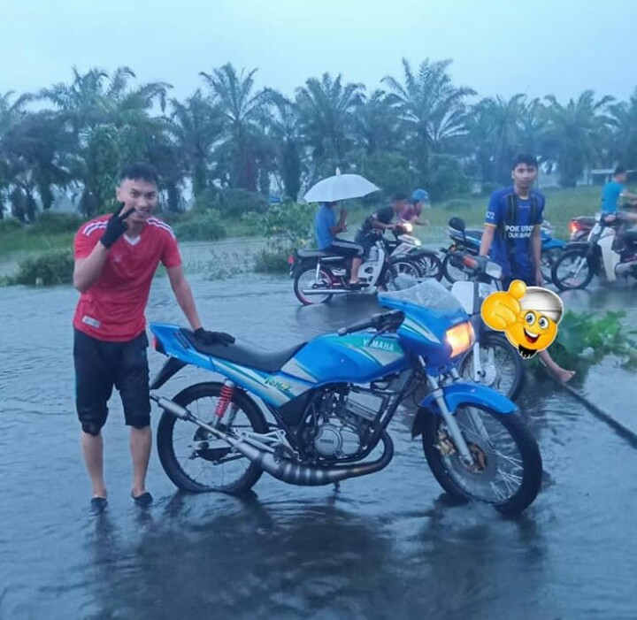 11 Potret absurd tentang banjir ini jadi bukti ketangguhan warga +62