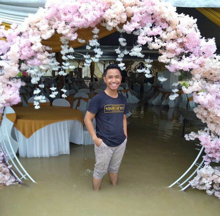 11 Potret absurd tentang banjir ini jadi bukti ketangguhan warga +62