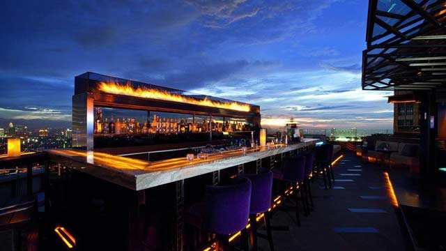 Cloud lounge, The plaza