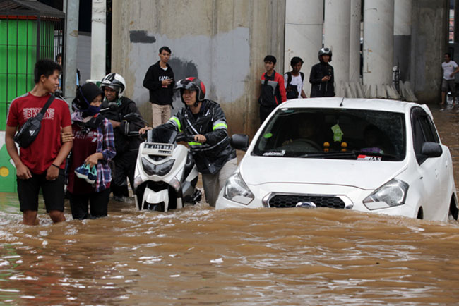 6 Tips mengatasi kendaraan mogok ketika banjir