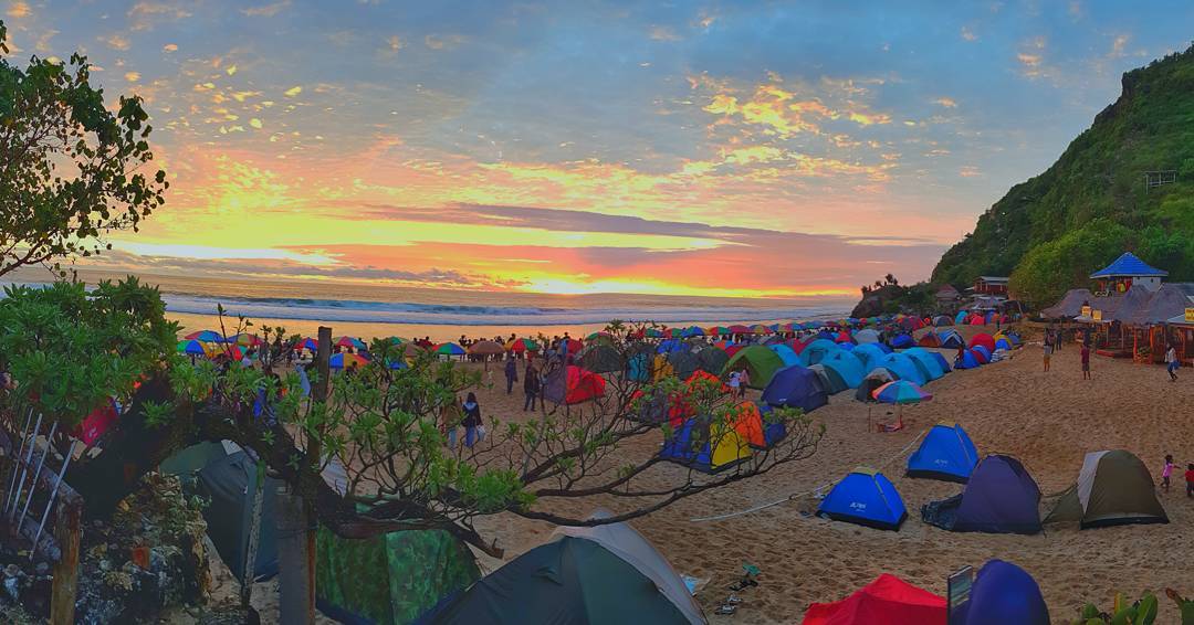 4 Pantai keren di Jogja ini asyik buat tempat camping