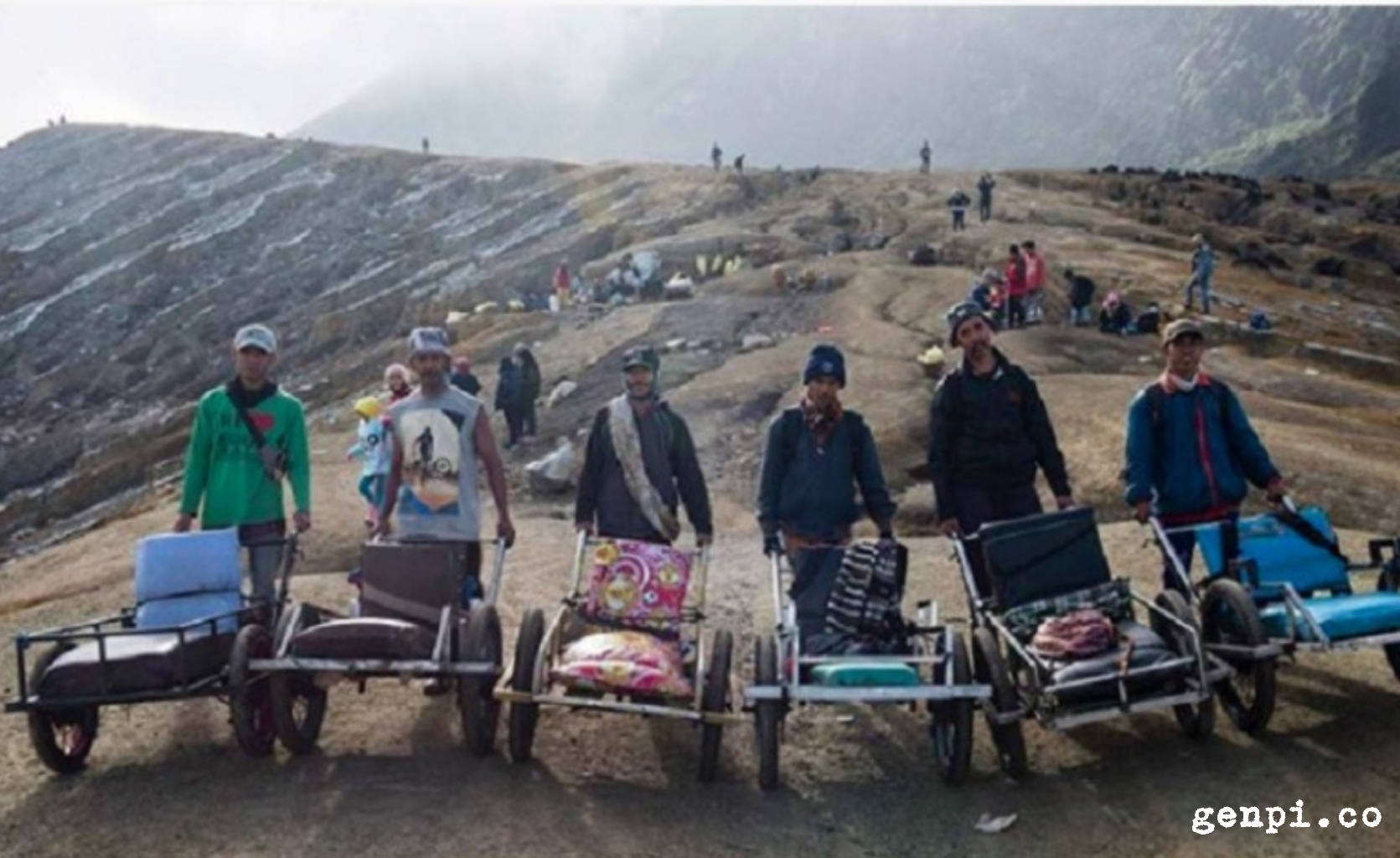 10 Pesona ini membuatmu ingin segera mengunjungi Kawah Ijen
