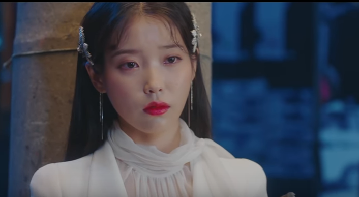 6 Pesona Lee Ji-eun, penyanyi dan aktris Korea yang dikenal bernama IU