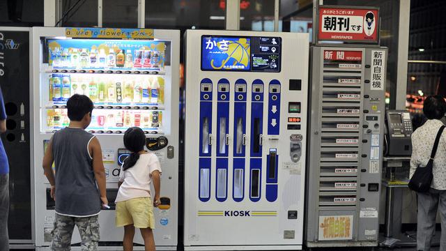 Tak cuma minuman, 7 vending machine ini menjual barang yang gak biasa