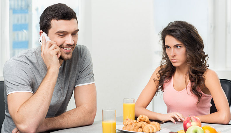 5 Cara ampuh menghadapi pacar yang posesif