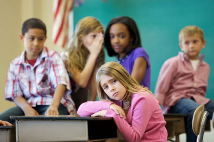 7 Tanda anak jadi korban bullying di sekolah, orang tua harus waspada