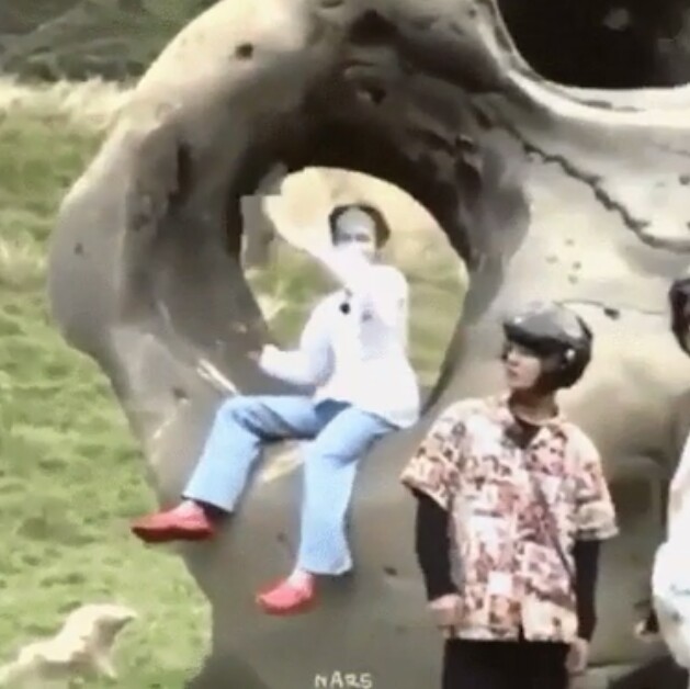 Koordinasi tangan dan mata V BTS yang tangkas bikin fans takjub