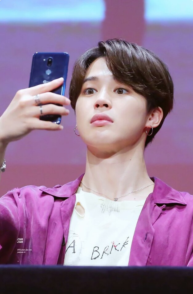 Jungkook ungkap anggota BTS yang tercepat dan terlambat ketik pesan