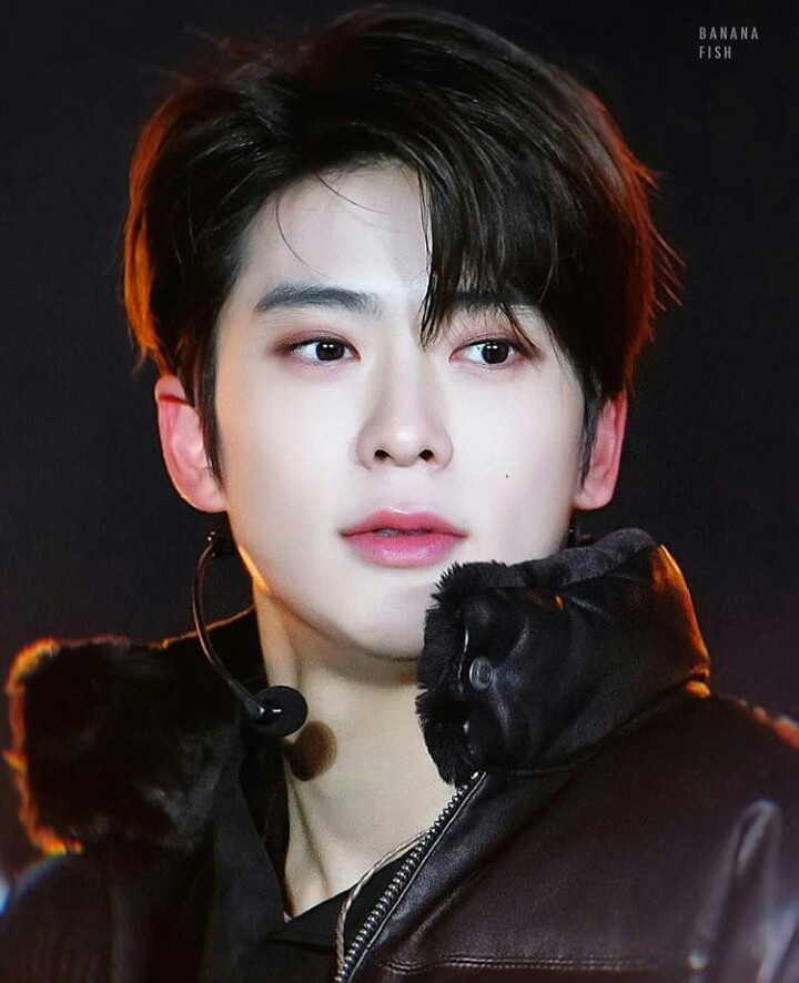 10 Idol Korea ini lahir tahun 1997, visual gantengnya bikin jatuh hati