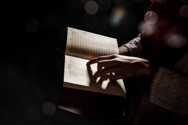 5 Hadis tentang keutamaan membaca surah Al-Mulk