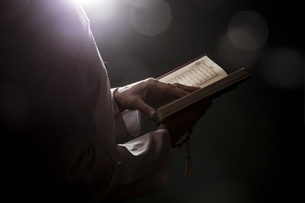 5 Hadis tentang keutamaan membaca surah Al-Mulk