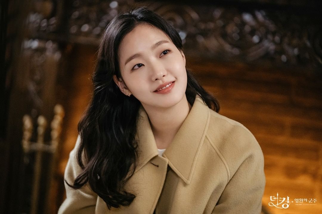 kim go eun berperan ganda