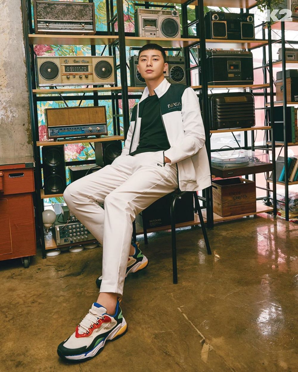 9 Inspirasi gaya fashion ala Park Seo Joon, simpel namun tetap keren