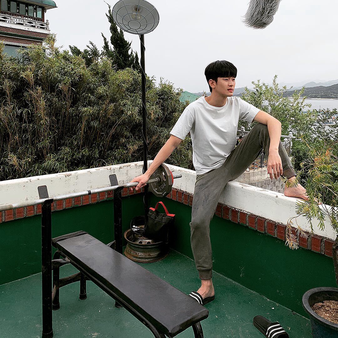 9 Gaya kocak Kim Soo Hyun, aktor dengan bayaran termahal yang gak jaim