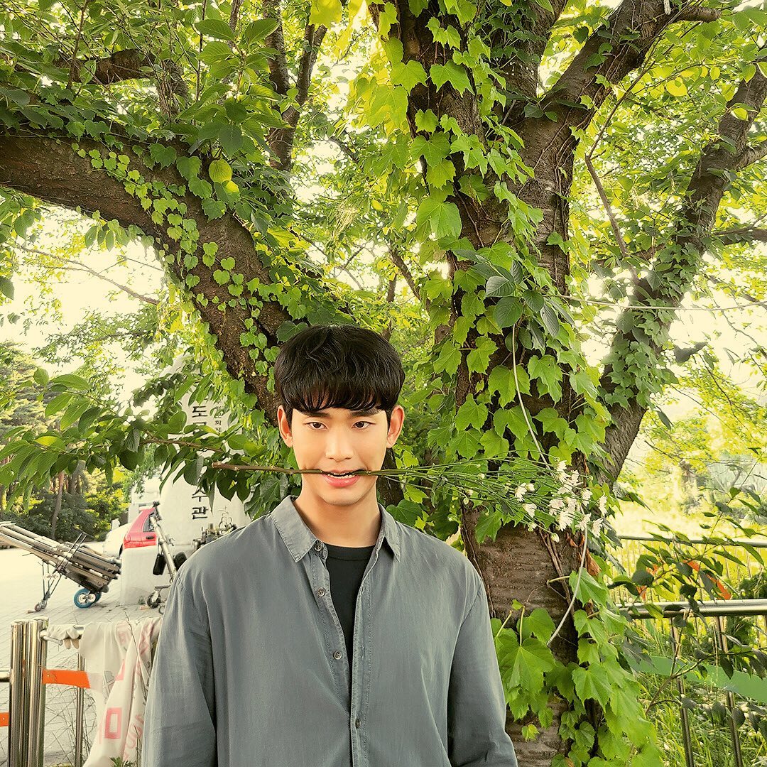 9 Gaya kocak Kim Soo Hyun, aktor dengan bayaran termahal yang gak jaim