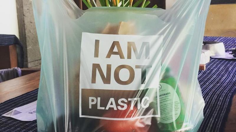 Kantong plastik ramah lingkungan dari tanaman tebu buatan Jepang